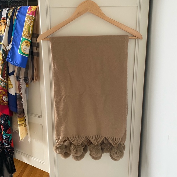 Boutique Vintage Pom Pom Scarf & Wrap Shawl - Picture 6 of 7